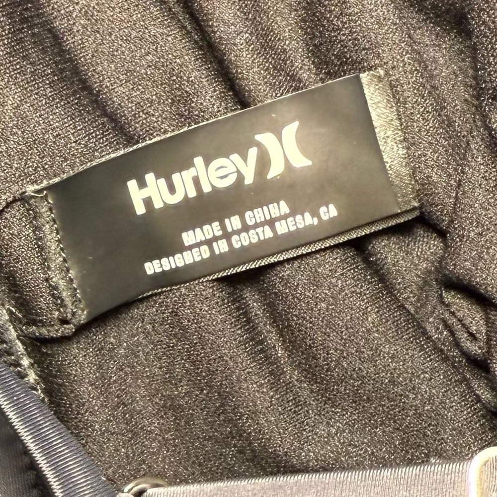 Hurley L black one piece - Picture 15 of 15